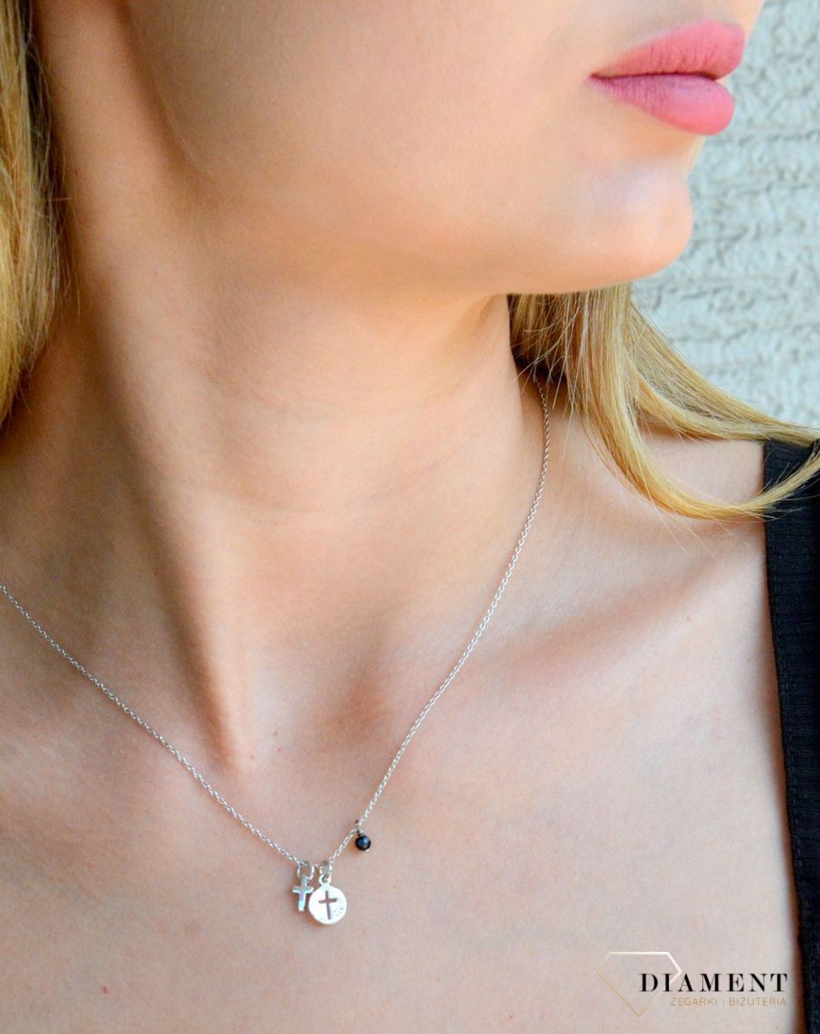 Srebrny naszyjnik celebrytka damskie 925 krzyżyk w kółeczku A0 46. Srebrny naszyjnik damski. Naszyjnik srebrny celebrytka. Srebrna celebrytka damska z zawieszkami. Srebrny naszyjnik celebrytka damska na prezent (2).jpg